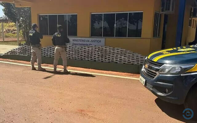 Imagem de compartilhamento para o artigo PRF aborda caminhão com problema na iluminação e encontra 431 kg de cocaína em Paranaíba da MS Todo dia